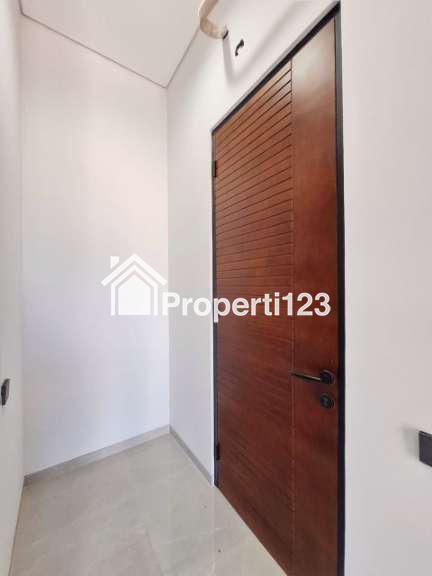 Rumah Baru Modern di Manyar Tirtoyoso Surabaya - 16