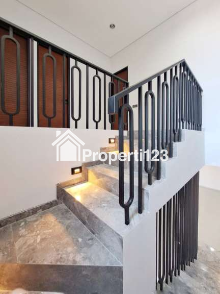 Rumah Baru Modern di Manyar Tirtoyoso Surabaya - 12