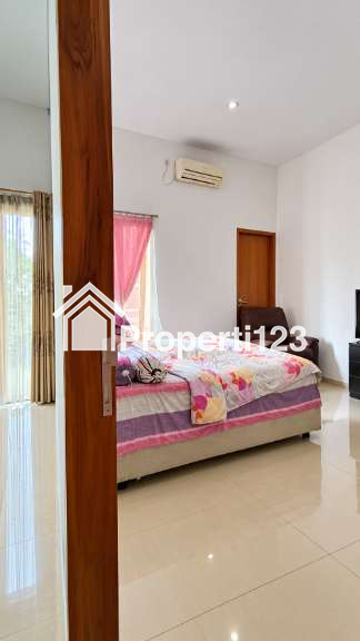 Rumah Semi Furnished 2 Lantai di Perumahan Rungkut Asri Surabaya - 5