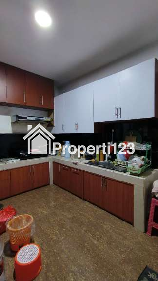 Rumah Semi Furnished 2 Lantai di Perumahan Rungkut Asri Surabaya - 7