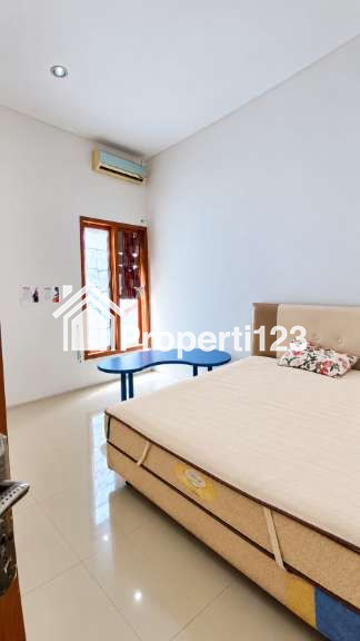 Rumah Semi Furnished 2 Lantai di Perumahan Rungkut Asri Surabaya - 4