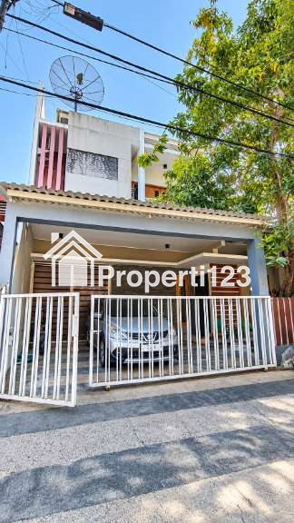 Rumah Semi Furnished 2 Lantai di Perumahan Rungkut Asri Surabaya - 2