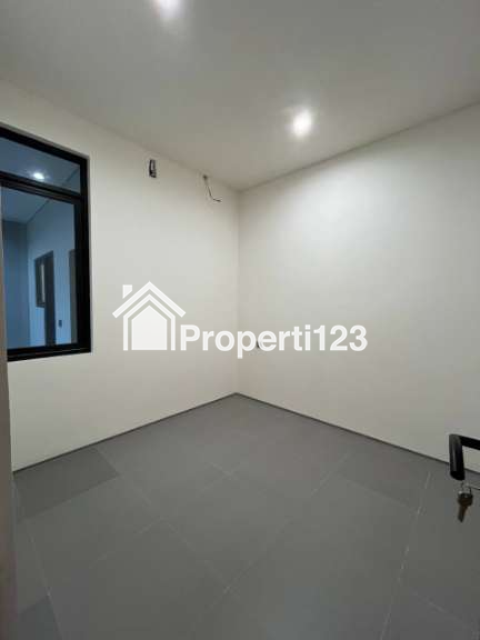 Rumah Baru Modern Klampis Semolo Sukolilo Surabaya Timur - 9