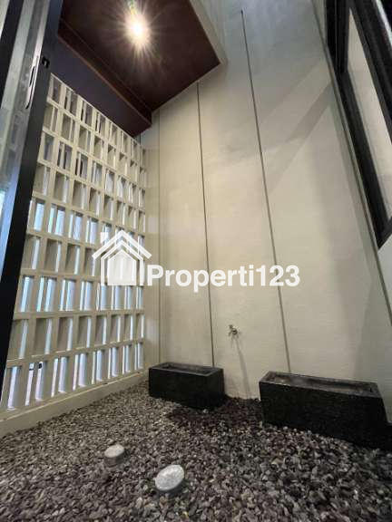 Rumah Baru Modern Klampis Semolo Sukolilo Surabaya Timur - 11