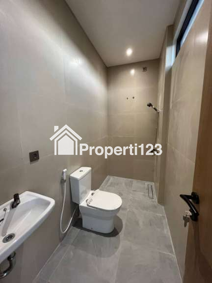 Rumah Baru Modern Klampis Semolo Sukolilo Surabaya Timur - 19