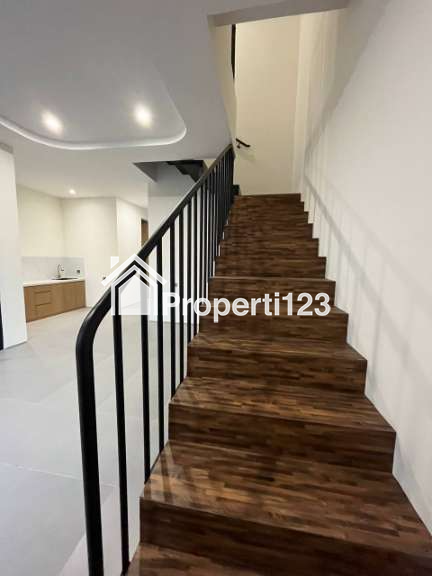 Rumah Baru Modern Klampis Semolo Sukolilo Surabaya Timur - 20
