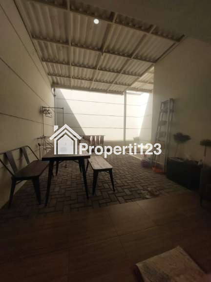 RUMAH MODERN FURNISHED 2 Lantai Di Villa Kalijudan Indah Mulyorejo Surabaya - 8