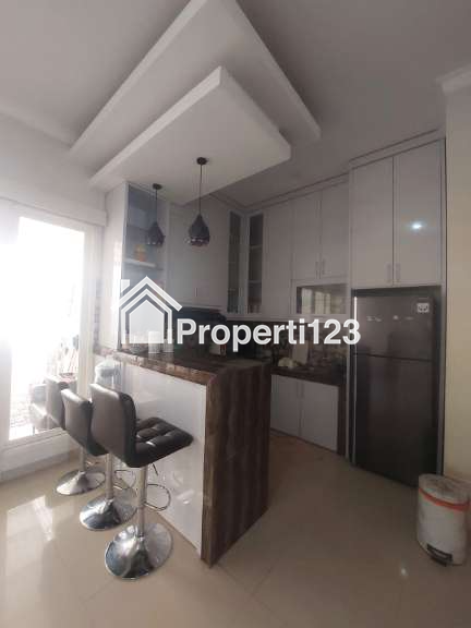 RUMAH MODERN FURNISHED 2 Lantai Di Villa Kalijudan Indah Mulyorejo Surabaya - 5