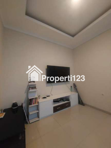 RUMAH MODERN FURNISHED 2 Lantai Di Villa Kalijudan Indah Mulyorejo Surabaya - 11