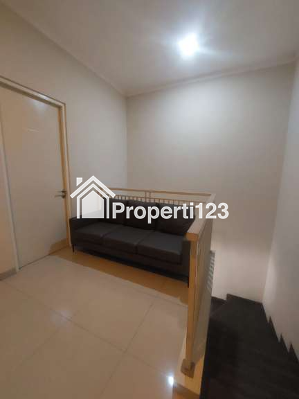 RUMAH MODERN FURNISHED 2 Lantai Di Villa Kalijudan Indah Mulyorejo Surabaya - 12
