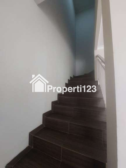 RUMAH MODERN FURNISHED 2 Lantai Di Villa Kalijudan Indah Mulyorejo Surabaya - 9