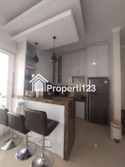 RUMAH MODERN FURNISHED 2 Lantai Di Villa Kalijudan Indah Mulyorejo Surabaya - 15