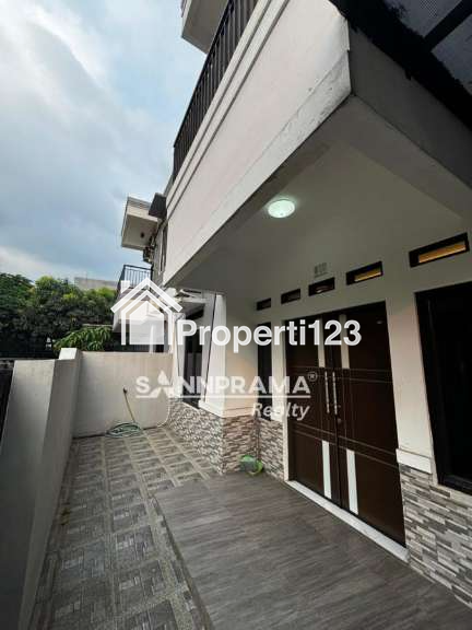 Rumah second 2 lantai murah furnished siap huni dipancoran mas depok - 2