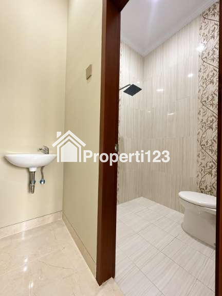 Dijual Rumah Baru di Rawamangun Jakarta Timur 5KT - 8