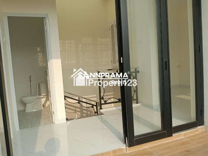 Rumah second 2 lantai murah fullrenovasi siap huni diperumnas beji depok - 7