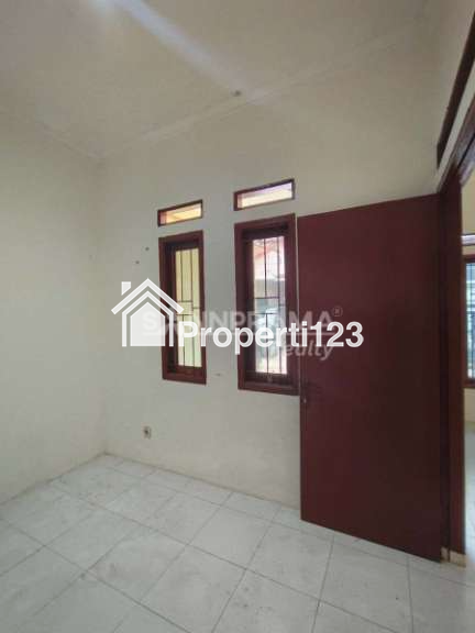Rumah second murah lokasi strategis dilimo depok - 4