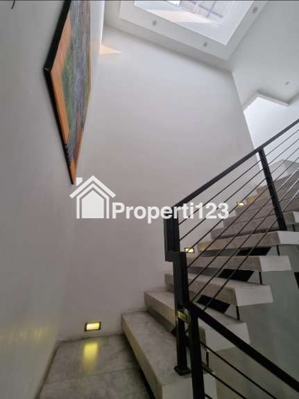 Rumah Siap Huni Jalan Danau Indah Sunter Jaya Jakarta Utara - 11
