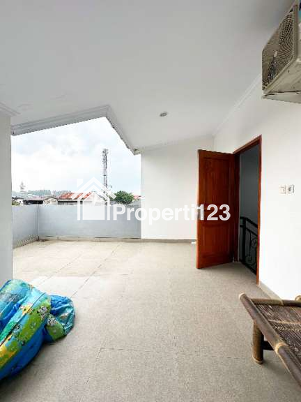 Dijual Rumah 2 Lantai Rooftop di Bintara Bekasi Bonus Furniture - 8