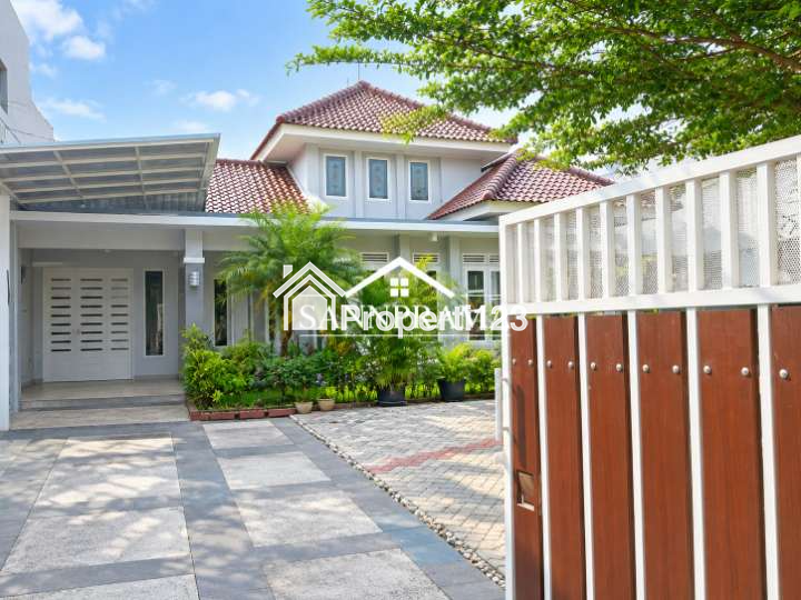 Rumah second mewah ada kolam renang di Pondok Labu Jakarta Selatan - 2