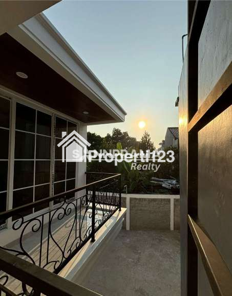 Rumah 2 lantai disain mewah di Beji Depok - 6