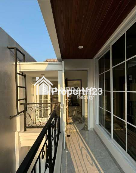 Rumah 2 lantai disain mewah di Beji Depok - 5