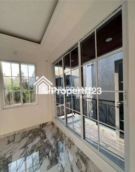 Rumah 2 lantai disain mewah di Beji Depok - 8