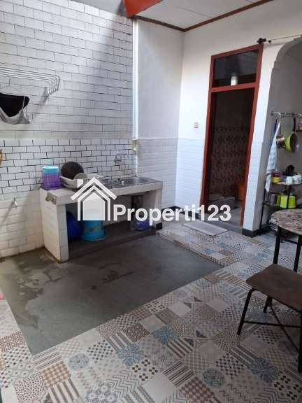 Dijual Rumah Terawat Siap Huni Di Dukuh Kupang Surabaya - 4