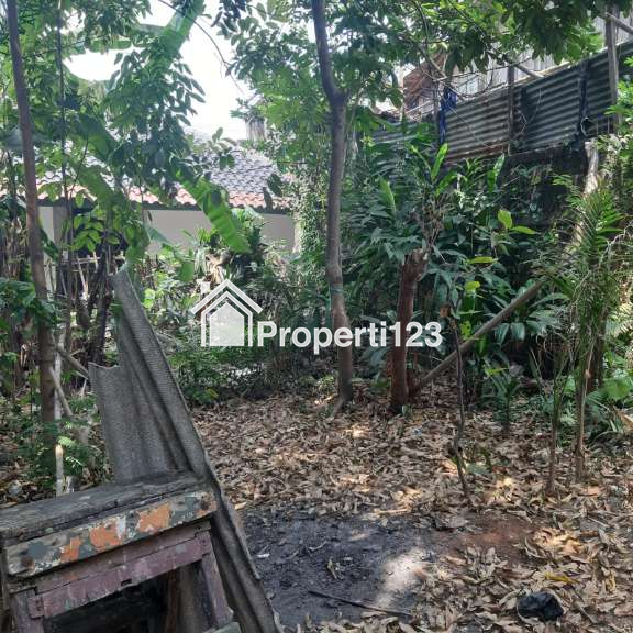 Dijual lahan kosong siap bangun seluas 303 m² bersertifikat SHM di Jl. Masjid Gg. Nusantara, Susukan, Ciracas, Jakarta Timur - 1
