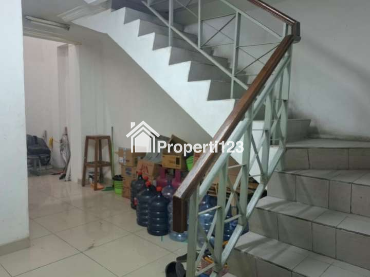 Ruko Beserta Usaha Apotek Jalan Raya Hankam Pondok Gede Bekasi - 5