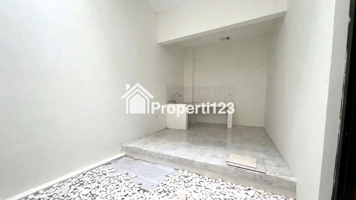 Rumah Baru Gaya Modern Tropis Minimalis Lantai Full Granit 3 Kamar Tidur 3 Kamar Mandi Carport Lingkungan Tenang Nyaman Aman di Arcamanik Bandung - 3