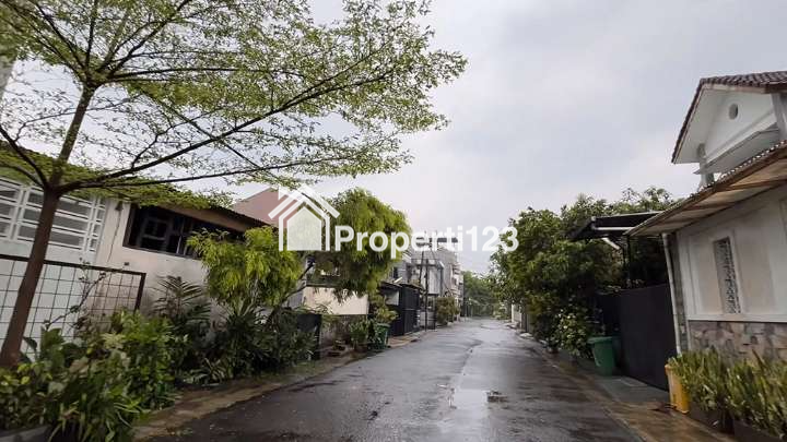 Rumah Baru Gaya Modern Tropis Minimalis Lantai Full Granit 3 Kamar Tidur 3 Kamar Mandi Carport Lingkungan Tenang Nyaman Aman di Arcamanik Bandung - 10