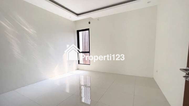 Rumah Baru Gaya Modern Tropis Minimalis Lantai Full Granit 3 Kamar Tidur 3 Kamar Mandi Carport Lingkungan Tenang Nyaman Aman di Arcamanik Bandung - 6