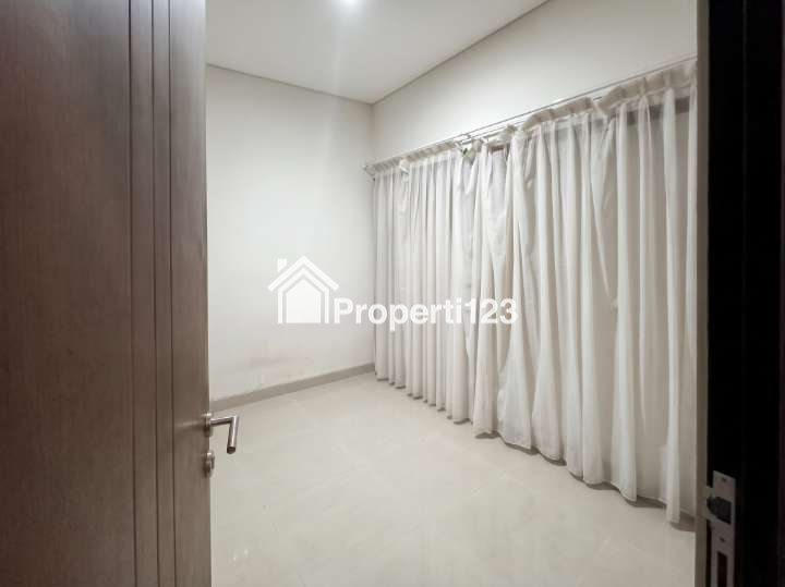 Rumah 2 Lantai Akasia Eight Ciputat, Dapur Premium Electrolux & Franke - 10