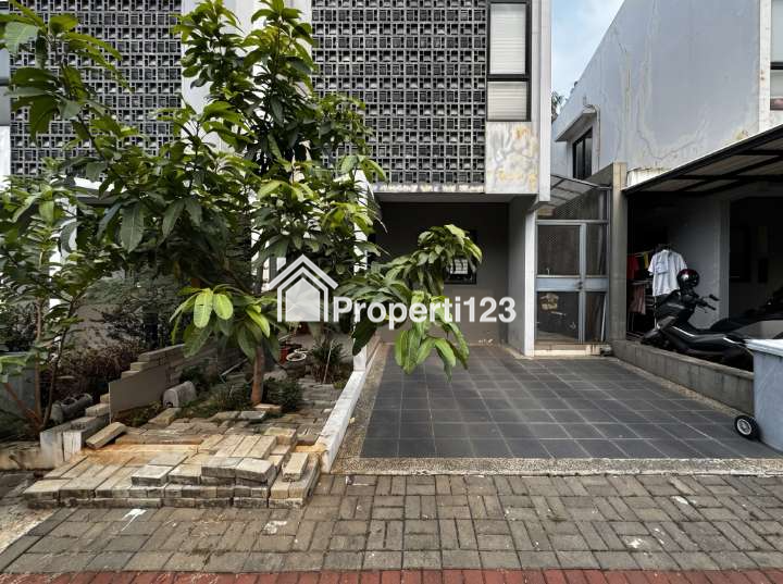 Rumah 2 Lantai Akasia Eight Ciputat, Dapur Premium Electrolux & Franke - 5