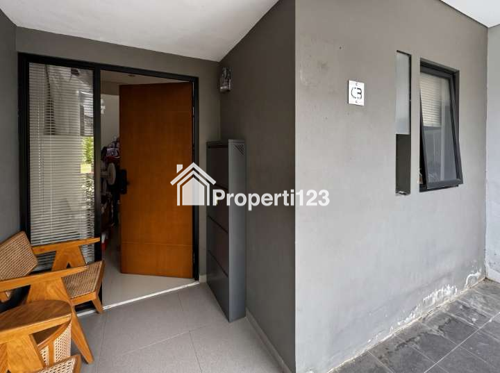 Rumah 2 Lantai Akasia Eight Ciputat, Dapur Premium Electrolux & Franke - 7