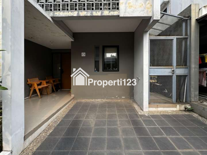Rumah 2 Lantai Akasia Eight Ciputat, Dapur Premium Electrolux & Franke - 6