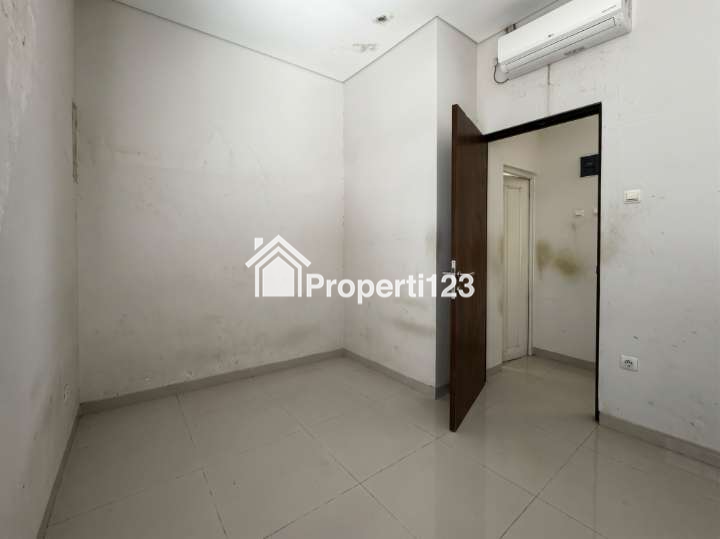 Rumah 2 Lantai Akasia Eight Ciputat, Dapur Premium Electrolux & Franke - 9