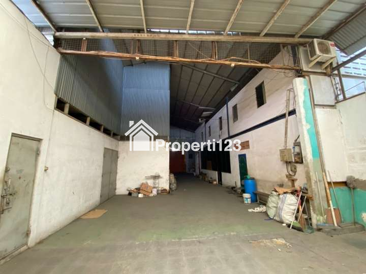 Gudang Strategis Jalan Raya Kaliabang Tengah Bekasi Utara - 4