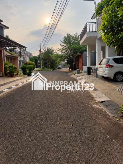 Rumah second 2 lantai siap huni di Mampang Hills Depok - 2