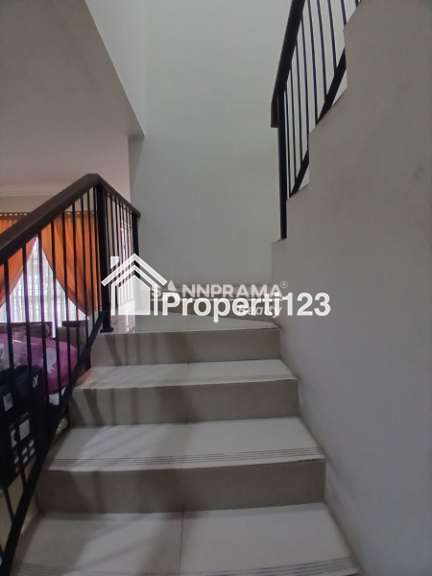 Rumah second 2 lantai siap huni di Mampang Hills Depok - 7