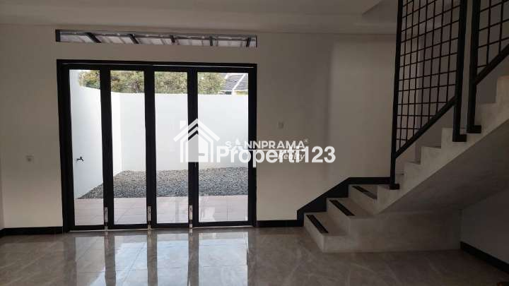 Rumah baru 2 lantai siap huni di Mampang Depok - 4