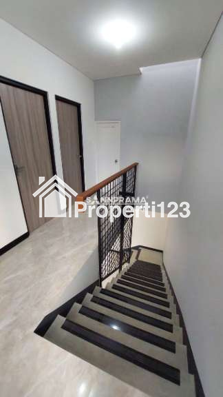 Rumah baru 2 lantai siap huni di Mampang Depok - 10