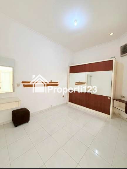 Rumah Semi Furnished Di Perumahan Nirwana Rungkut Surabaya Timu - 4