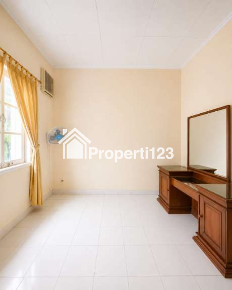 Rumah second murah siap huni dlm perumahan disawangan Depok - 6