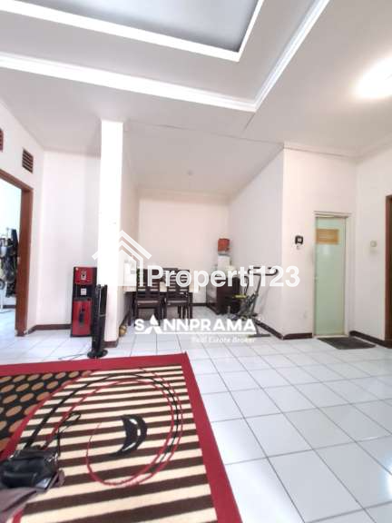 Rumah second semi furnished strategis di Tanah Baru Depok - 4