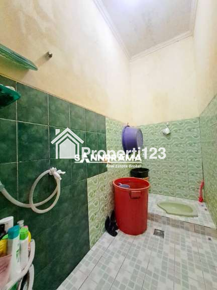Rumah second semi furnished strategis di Tanah Baru Depok - 14