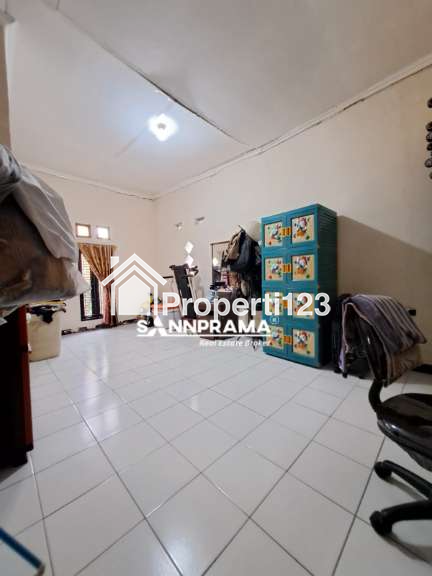 Rumah second semi furnished strategis di Tanah Baru Depok - 8
