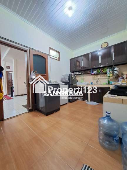 Rumah second semi furnished strategis di Tanah Baru Depok - 9
