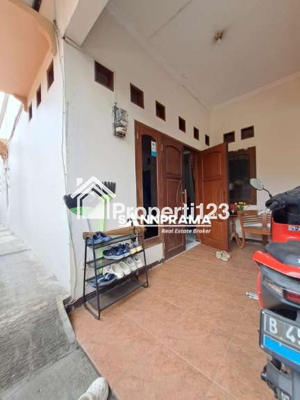 Rumah second semi furnished strategis di Tanah Baru Depok - 10
