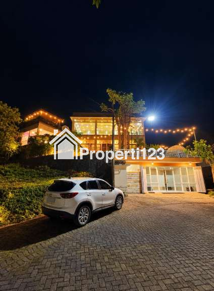 Villa Kolam Renang Di Kota Batu Full Furnished Lokasi Panderman Hill - 1